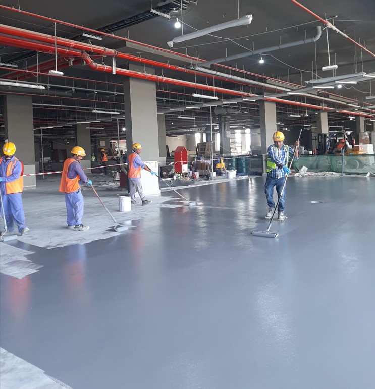 صيانة طلاء الأرضيات: نصائح للطول العمر والأداء في دبي